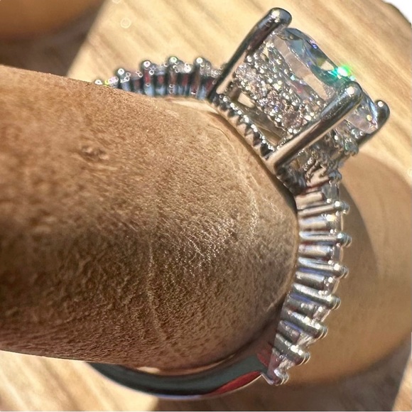 NEW Oval Shaped White Gold-Plated Dazzling Brilliant Cut CZ Band Ring - Picture 12 of 16